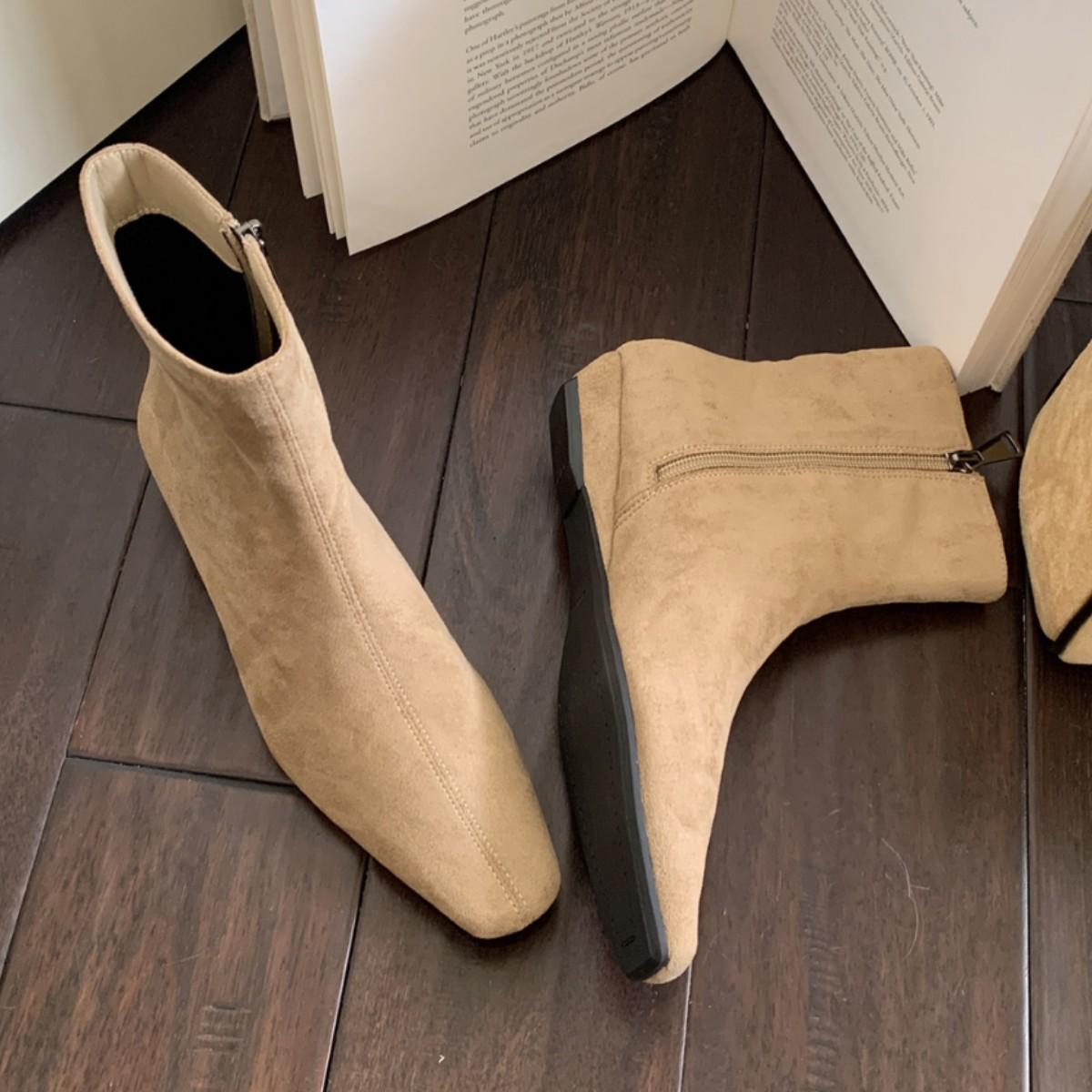 

Женские ботильоны на танкетке с квадратным носком: Универсальные осенне-зимние короткие ботинки с боковой молнией 35 чёрный