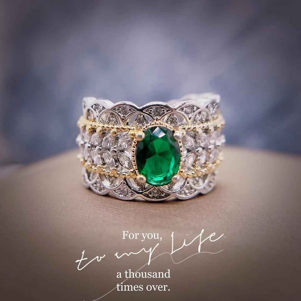 Italian Retro Court Style Hollow Pattern Two-Color Gold Haute Couture Jewelry Lace Imitation Emerald Pigeon Egg Ring