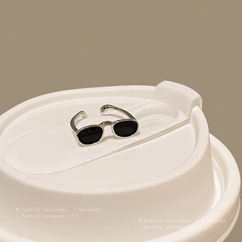 Trendy Adjustable Mini Finger Ring: Creative, Unique Couple Design