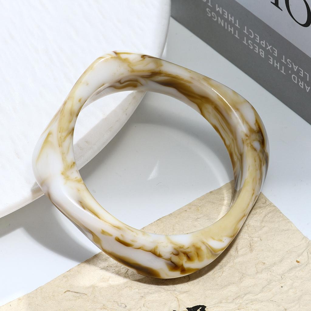 European and American geometric smudge coffee bracelet resin arc bracelet niche design student girlfriend jewelry women