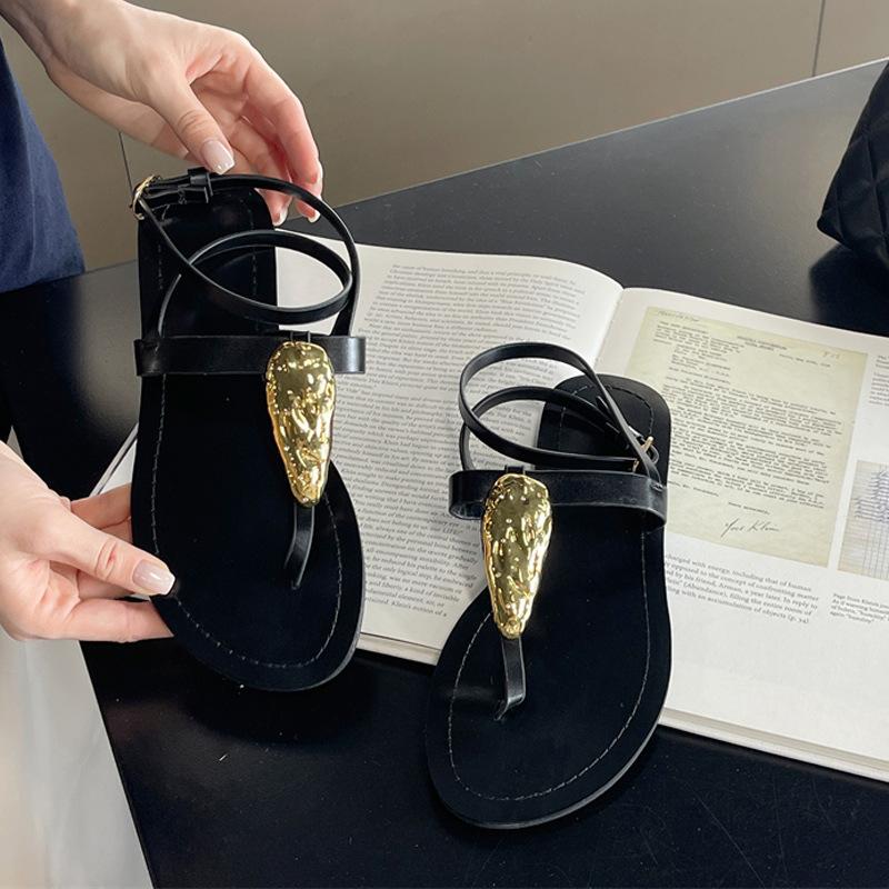 Korean jelly shoes summer new fashionable and comfortable beach shoes women's soft-soled pinch flat sandals