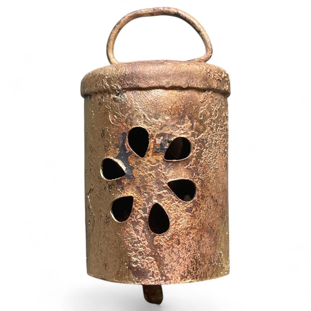 Vintage Floral Cutout Hanging Bells for Farmhouse Decor, Rustic Gold Jingle Bells for Crafts and Christmas Ornaments, 10 Piece Set