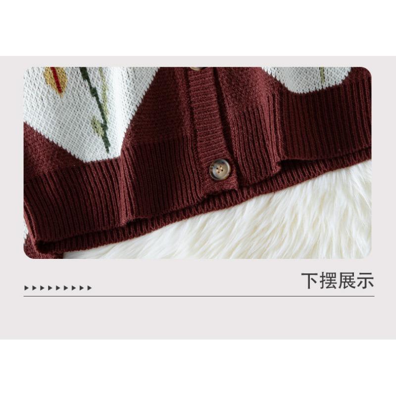 Kontrastowy kolorowy żakardowy sweter damski zapinany na jeden guzik, na jesień i zimę