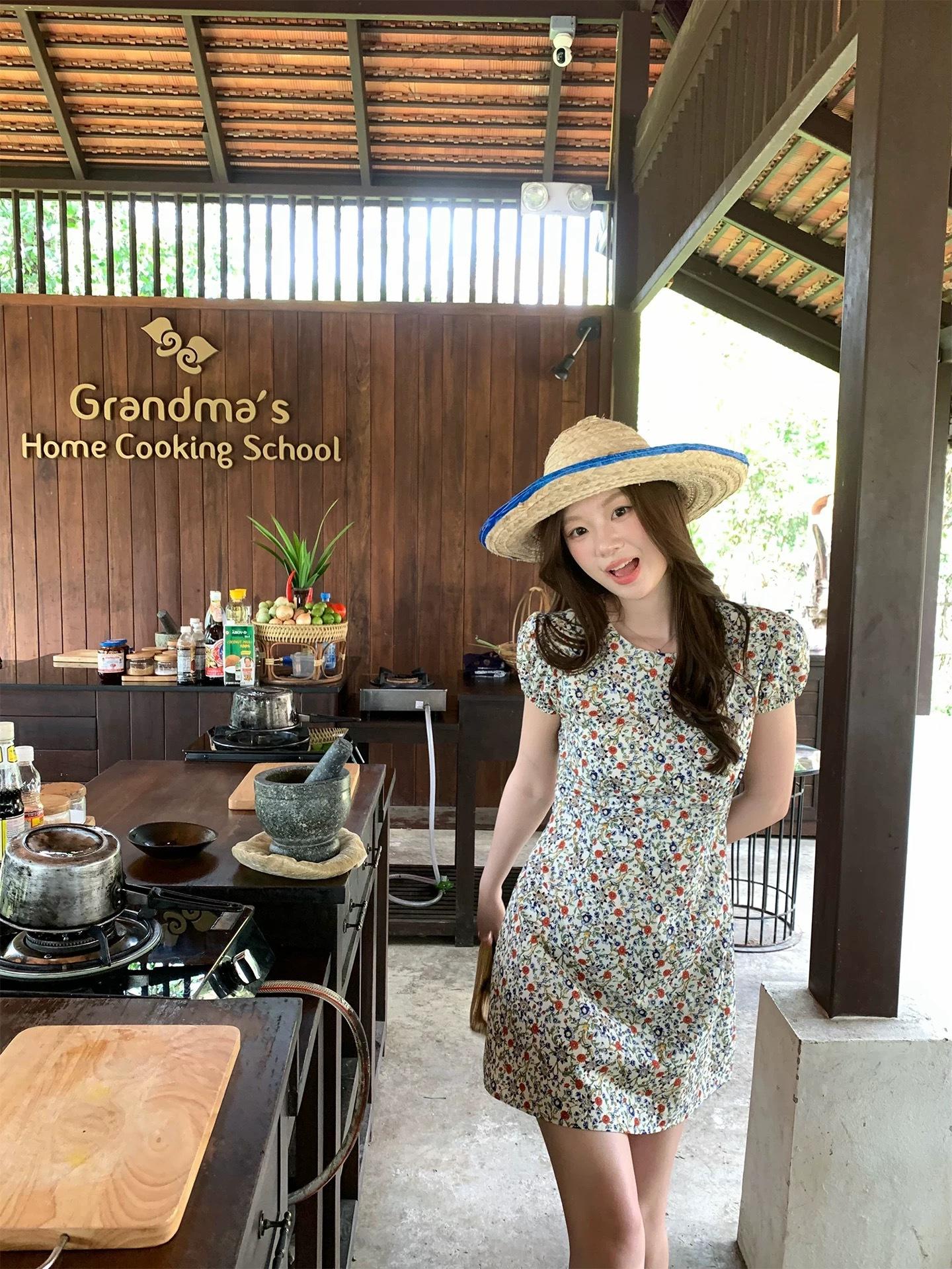 Flower Market  Vintage Floral Round Neck Puff Sleeve Waist-Cinching Dress, Long and Short Styles.  S