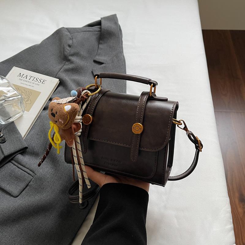 High value retro small bag 2025 autumn women's new fashionable messenger bag fashionable and simple portable small square bag