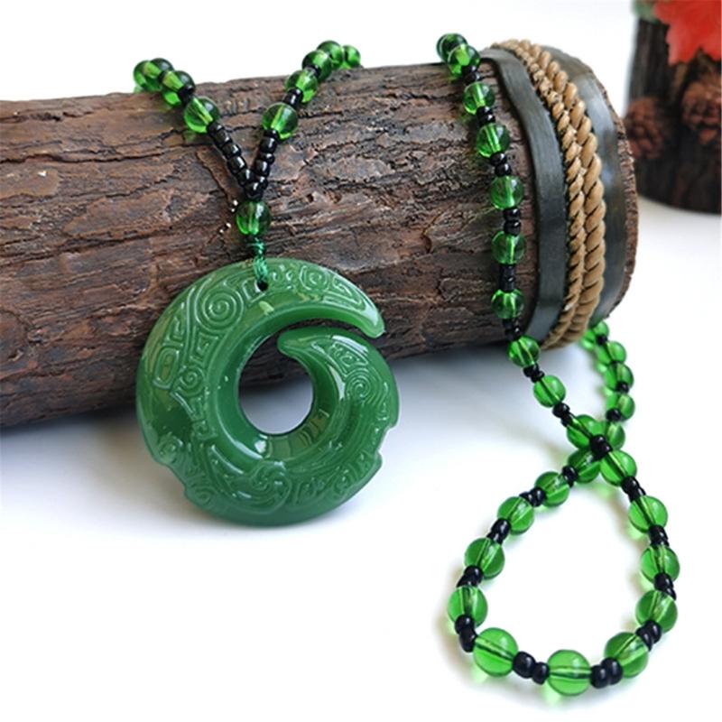 Delicata collana con ciondolo in ossidiana, gioiello da collo alla moda, girocollo, ornamento per l'uso quotidiano, appuntamenti e feste.
