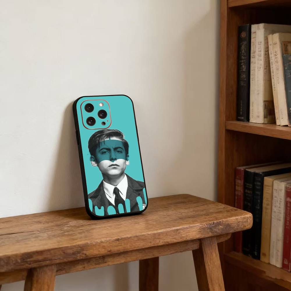 

Чехол для телефона Aidan Gallagher для iPhone 17,16,15,14,13,12,11 Plus,Pro Max,XS, Мягкий силиконовый черный чехол iPhone12