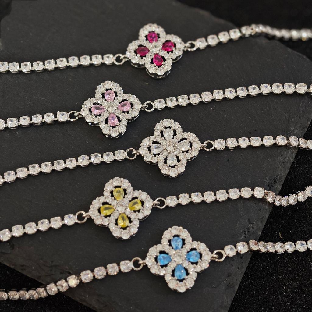 Bracelet Loop Four-Leaf Clover Bracelet Women'S Light Luxury Niche Full Of Diamond Snowflake Hand Jewelry Cold Wind High Sense