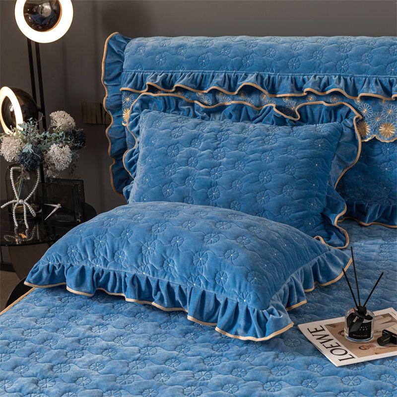 Thick Milk Velvet and Cotton Pillowcase Set Paired with Thick Velvet and Quick Heating Cotton Pillowcase for Warmth