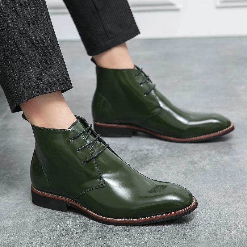Mode Gyllene Plantor Chelsea Boots för Män Mode Festskor Casual Affärs Flats Fritid Kontor Herrklänningskänga Bekväma Skor