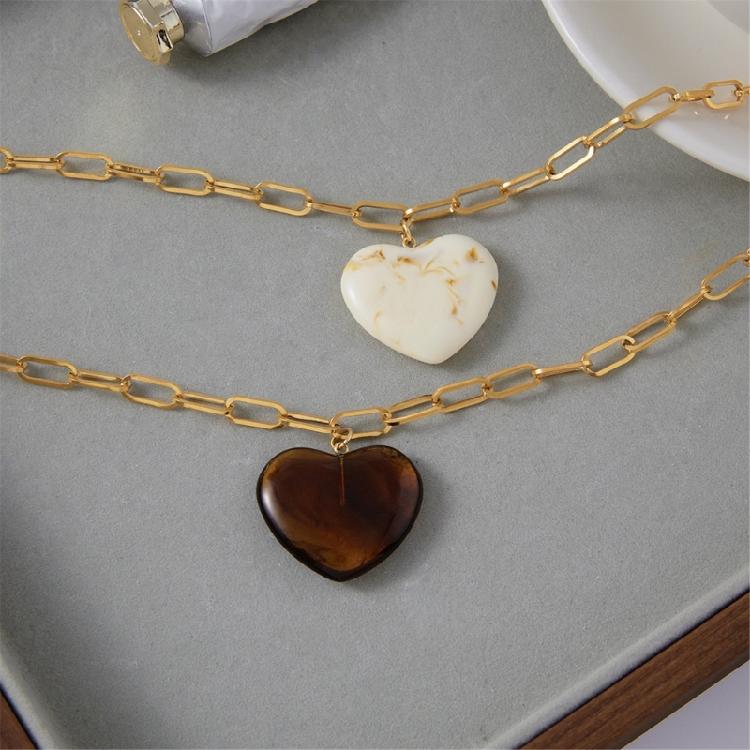 Lightweight Resin Heart Charm Necklace Adjustable Length Chain Simple Elegant Design Unisex Jewelry