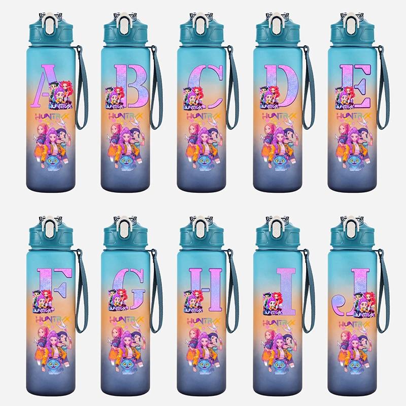 Anime K-Pop Lovci démonů A-Z Anglické písmeno Potisk Modrý hrnek na vodu Lovci démonů Velkoobjemová Venkovní Přenosná Láhev na pití pro Chlapce Dívku Dárek