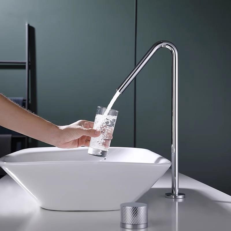 

Tuqiu Black смеситель для раковины Смеситель для ванной комнаты с двумя отверстиями Смеситель для раковины с матовым покрытием Вращающийся кран для раковины с широким углом обзора