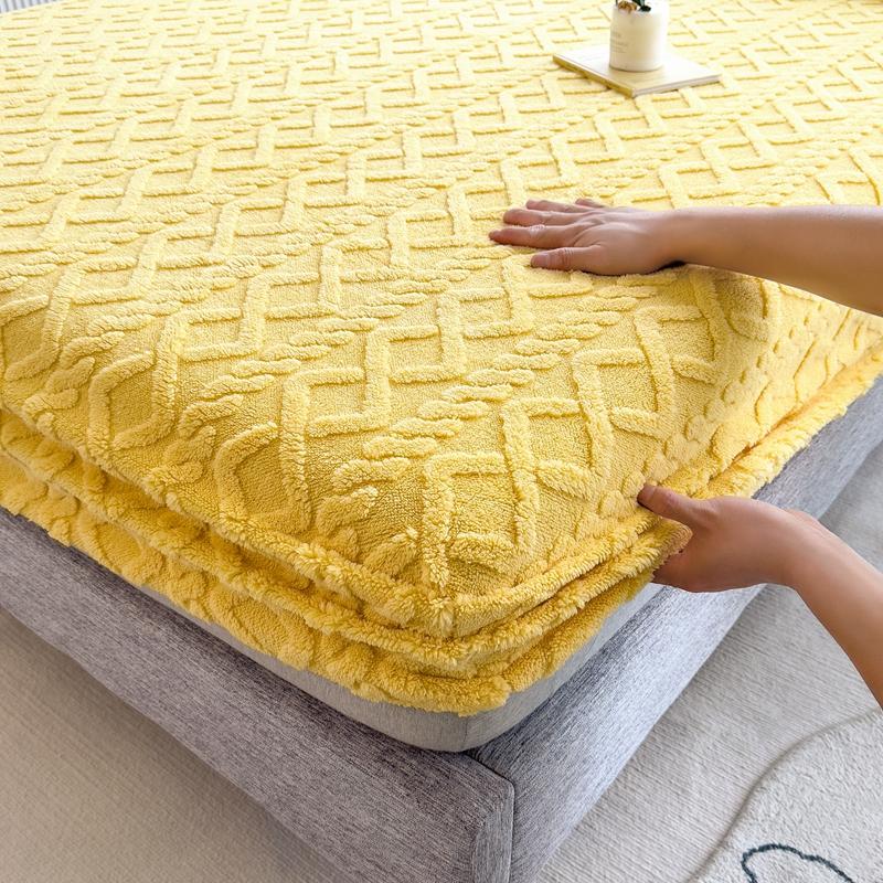 Jacquard Bed Cover 3D Embossed Velvet Mattress Cover Tafferta Bedsheet Winter Warm Fitted Sheet Mattress Protector Thickened
