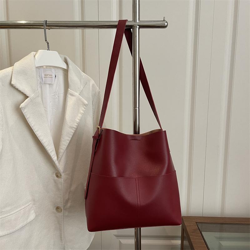 Large Capacity Bucket Bag Women's Bag Retro Fashion Versatile Shoulder Messenger Bag Autumn Niche High-end Tote Bag