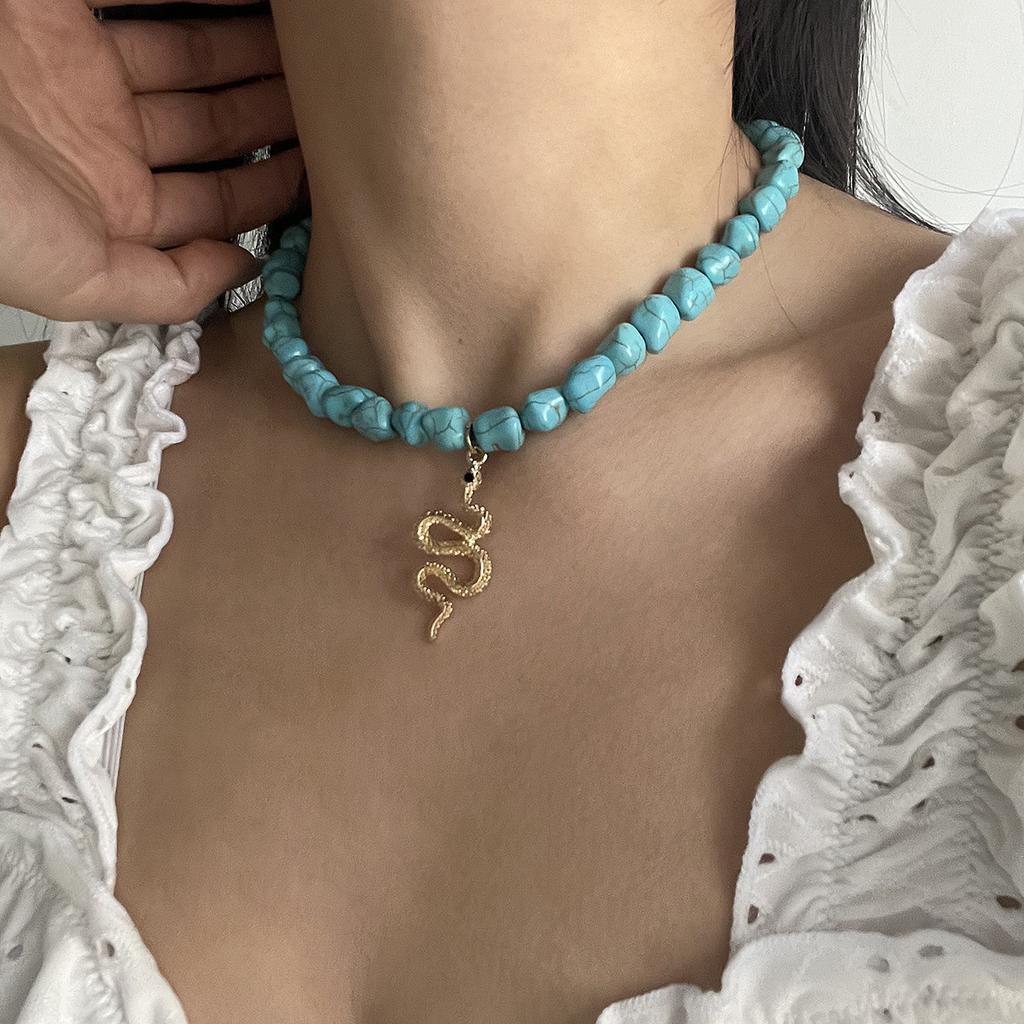 European and American retro turquoise necklace, unique snake pendant collarbone chain exotic item decoration