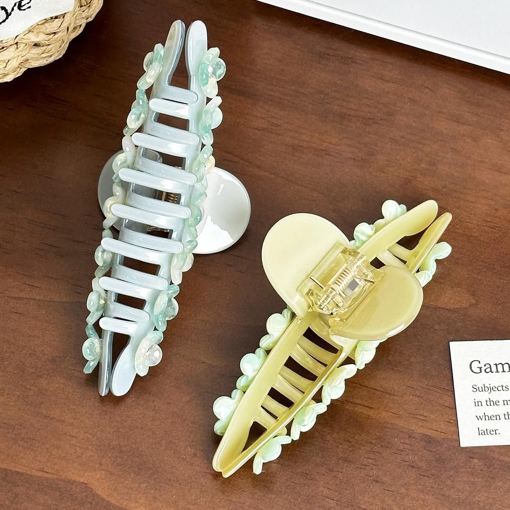 Luxurious Oversized Hair Claw Clip With Stunning Floral Accents For Stylish Women