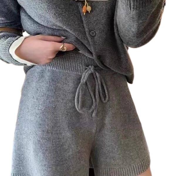 Graue, hochgeschnittene Strickshorts mit weitem Bein – Lässige A-Linien-Silhouette mit elastischem Bund für Damen (Herbst/Winter).