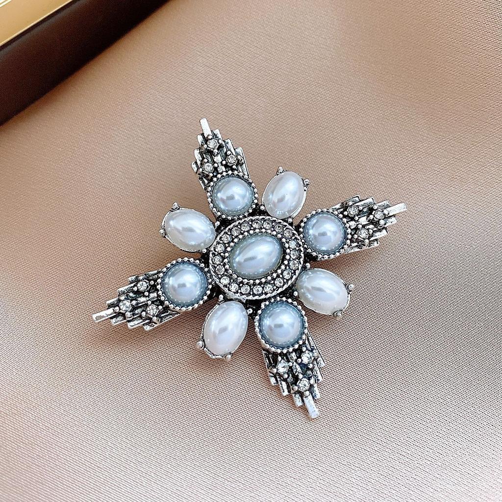 European and American diamond-encrusted cross flower-shaped pearl brooch pin old suit accessories