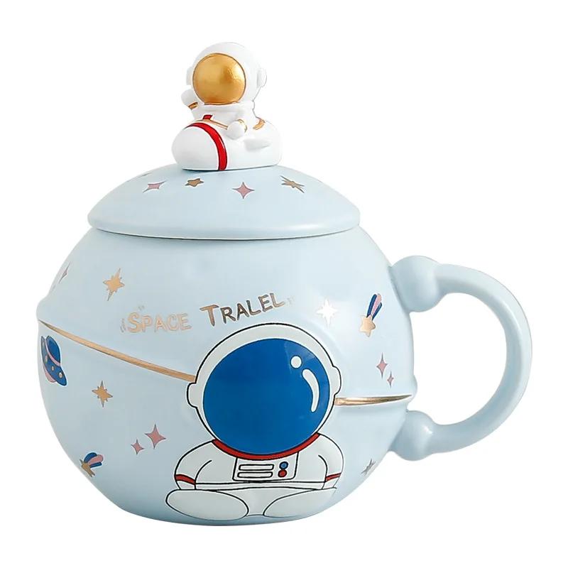 New Astronaut Mug Spoon With Cover Original Mugs Coffee Cups Beautiful Tea Mugs Cup for Coffee Drinkware Beer Funny Ceramic Year