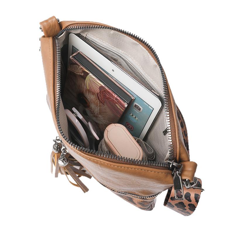 A Fashionable Lady's Single-shoulder Bag with A Color-blocked Personalized Design and A High-quality Crossbody