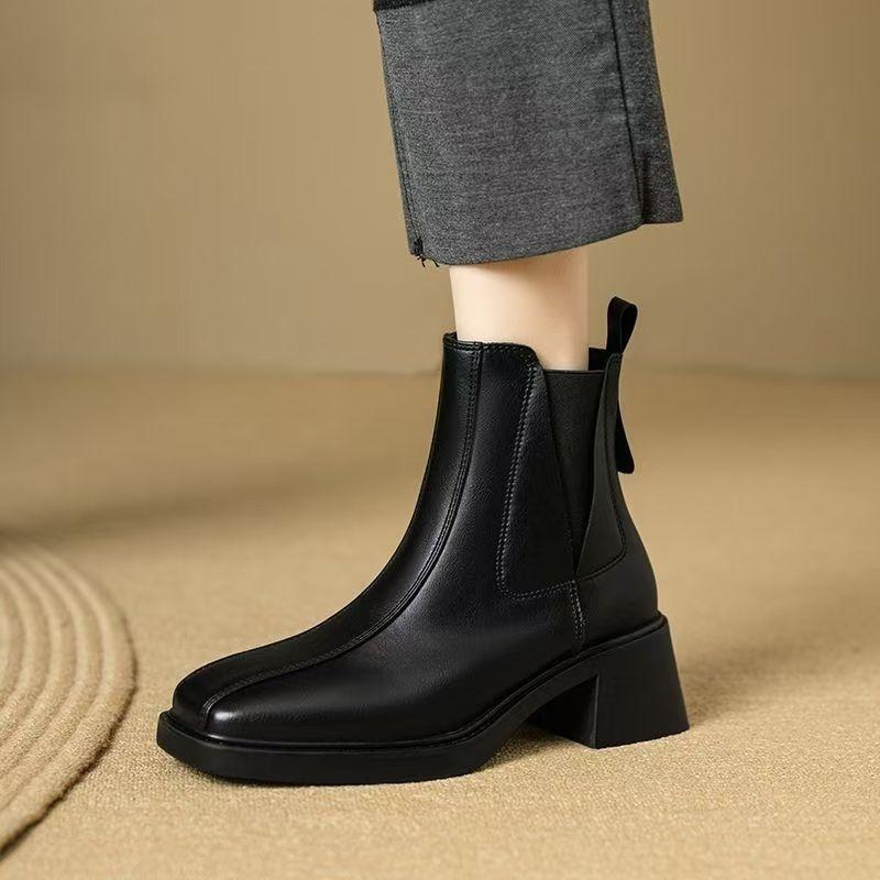 Retro velvet warm versatile short boots women's autumn and winter new square head soft leather soft sole temperament Martin boots