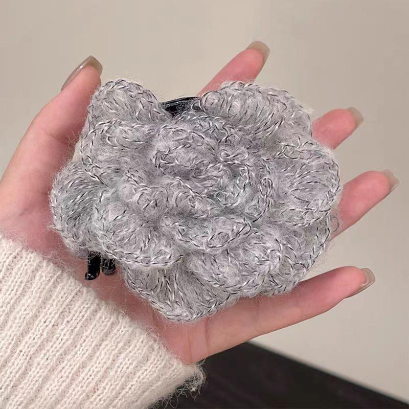 

1 шт. Красная вязаная роза из пряжи, заколка для волос с ощущением высокого класса, зажим-краб, зажим-акула, новогодний аксессуар для волос для женщин