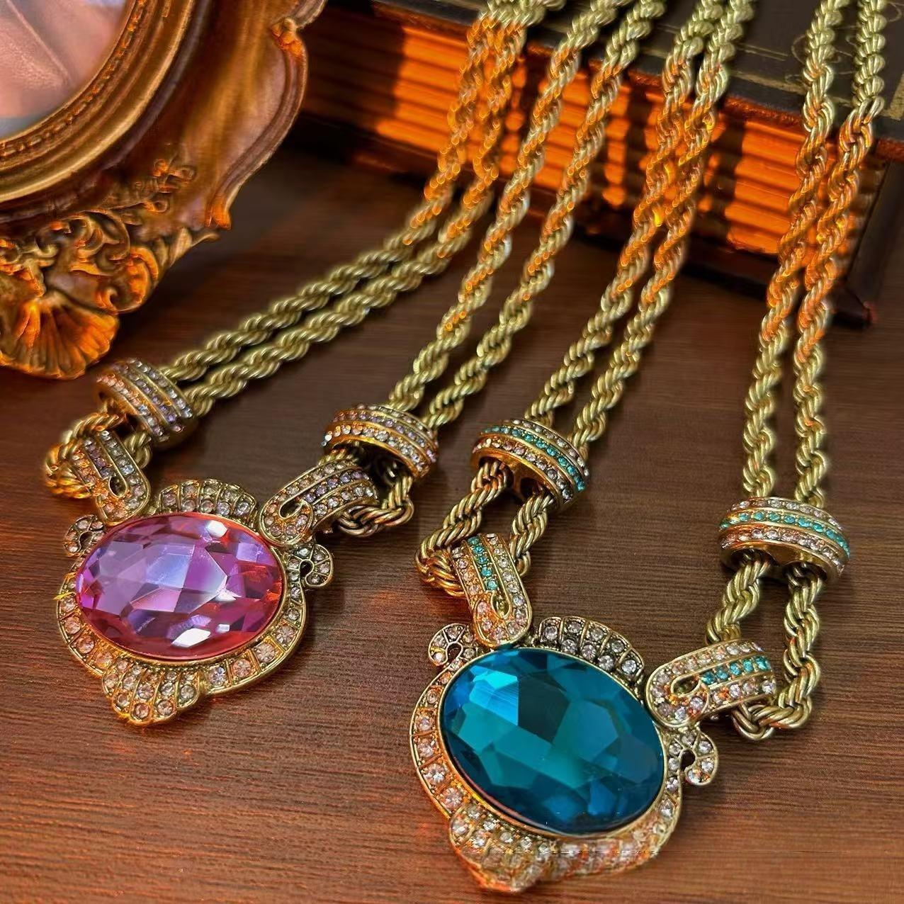 

Western medieval necklace, old retro oval twisted exaggerated necklace синий
