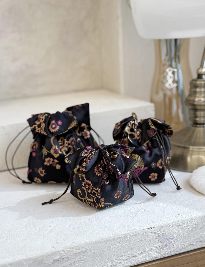 Besty Clover Pouch-Hanbok (Clover Pouch-Timeless)