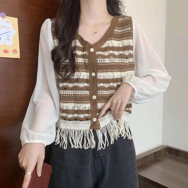 

Корейская шифоновая рубашка с V-образным вырезом и кисточками по краю: Нежный ретро-стиль с цветочным узором из полых крючков для женщин. One Size кофейный