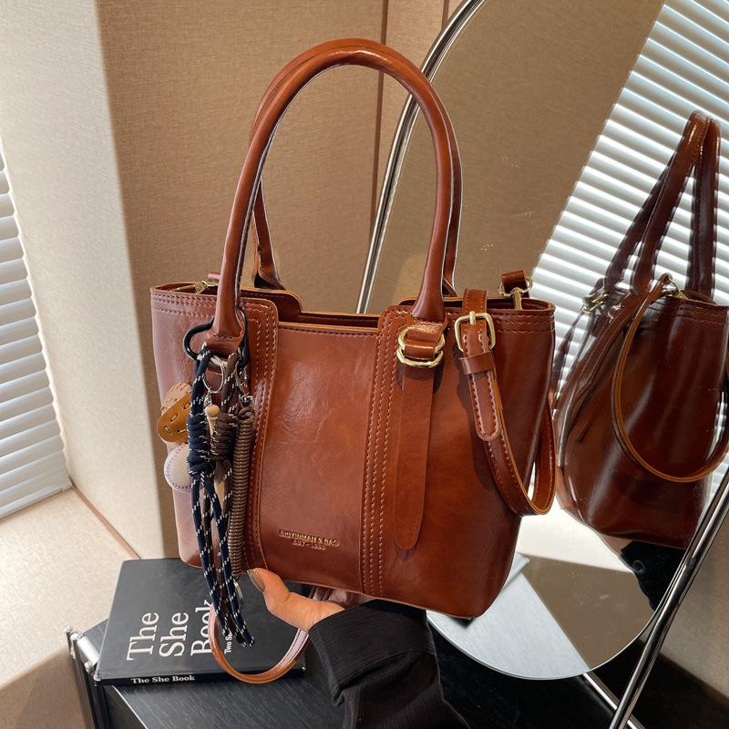 Premium Retro Handbag Women's New Niche Fashion Shoulder Messenger Bag Casual Commuter Bag