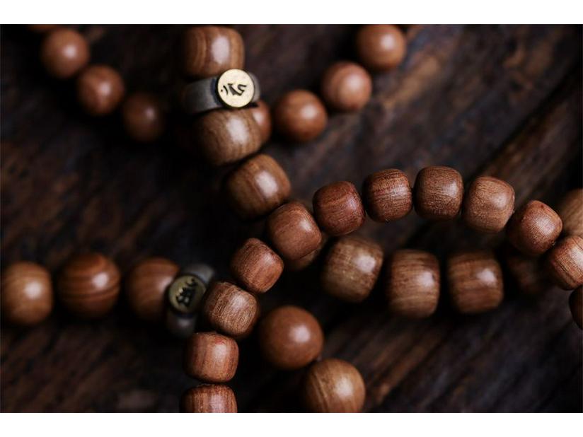 Authentisches indisches Sandelholz Tierkreiszeichen Buddhistische Gebetsperlen Armband