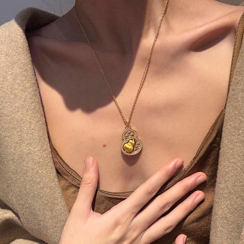 Vintage diamonds inlaid elegant hollow out gourd pendant necklace Chinese style brushed sweater chain banquet jewelry gift