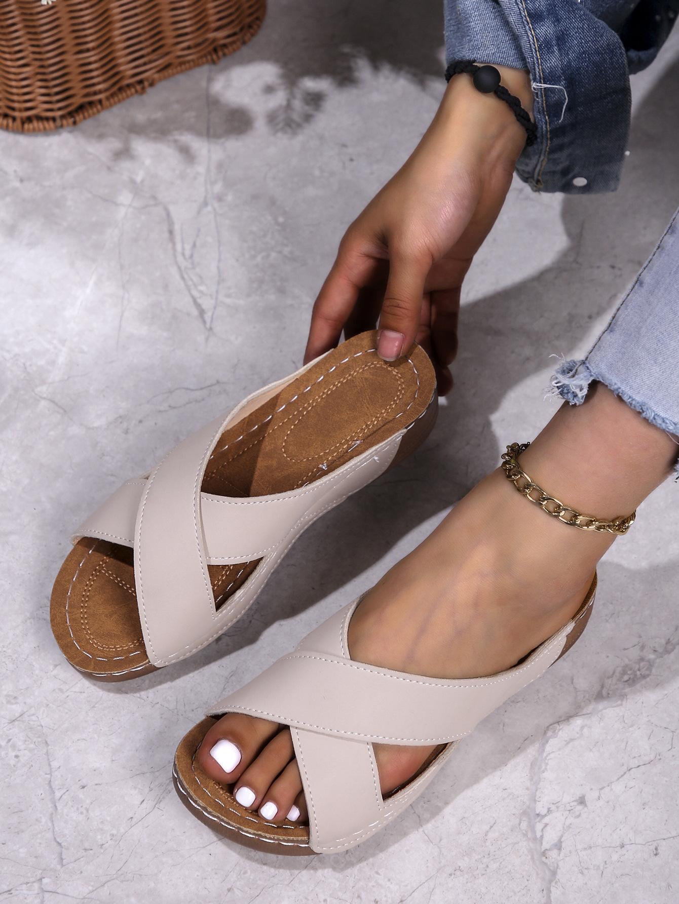 

Autumn and summer new European and American large-size leather bread and thick-soled hole shoes, light and comfortable, easy to wear sandals women 43 бежевый