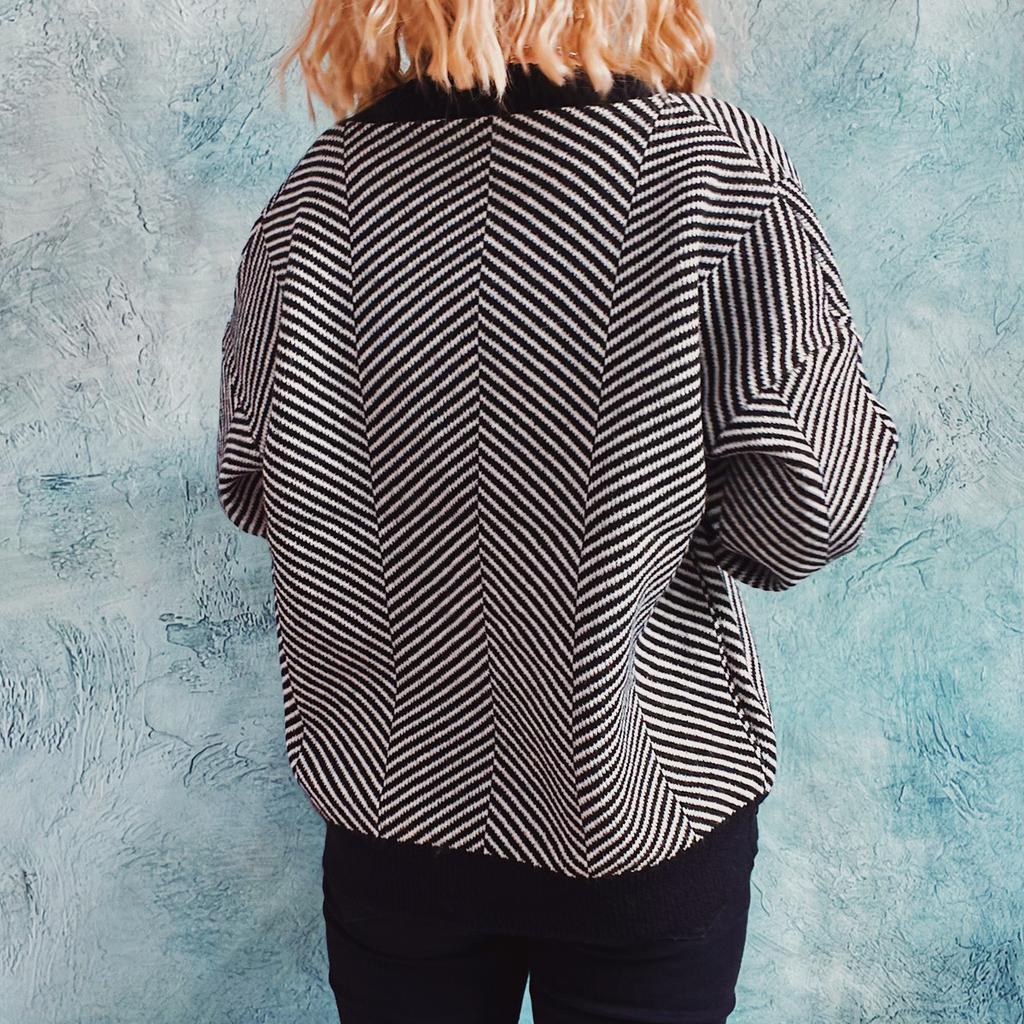 Autumn and Winter Casual Contrasting Diagonal Stripe Single Breasted V-neck Long Sleeved Sweater Cardigan Jacket for Women 3602