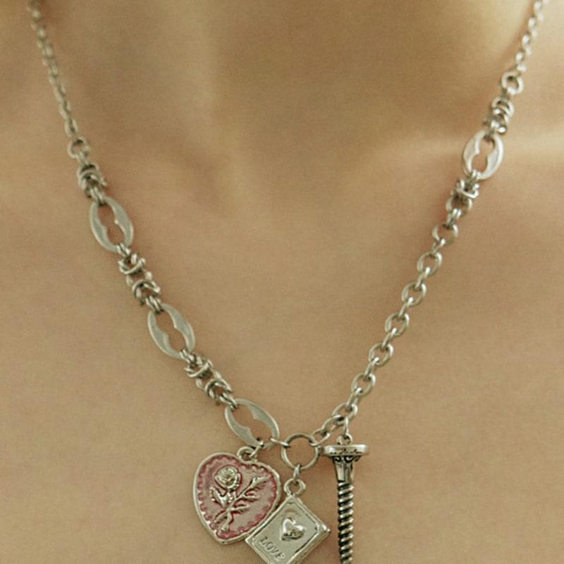 

VVV Rose Heart Nail Surgical Chain Necklace green