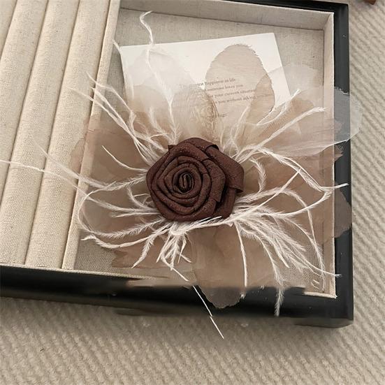 Damen Brosche Netzgarn Feder Rose Blume Dekor Schal Dekorative Reversnadel Kragen Hüte Taschen Mäntel Schals Taschendekoration
