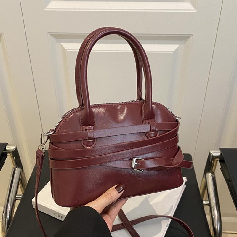 

Модная сумка-мессенджер маленькая квадратная женская 2025 лето новая сумочка в зарубежном стиле простая высокая ценность портативная женская сумка красный