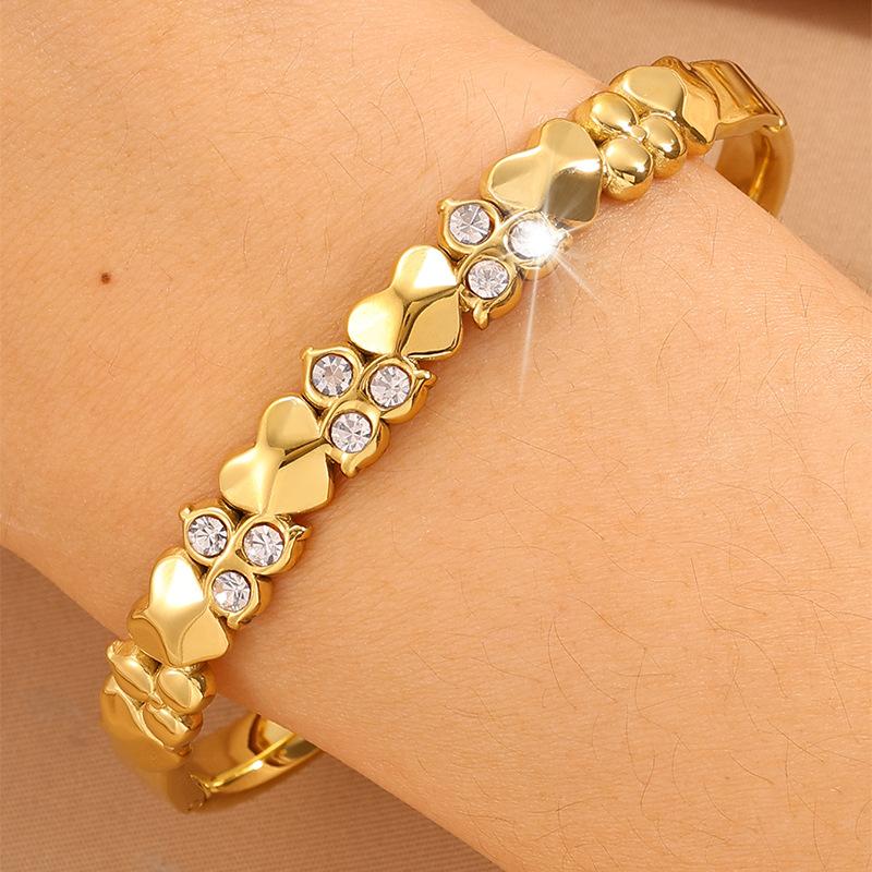 European and American Light Luxury Elegant Buckle Open Bracelet for Loving Women