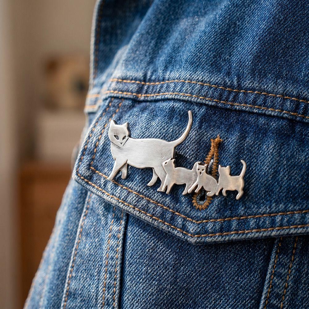 Fashion Cute Cat Family Brooch Minimalist Backpack Brooch Vintage Animal Pin Scarves