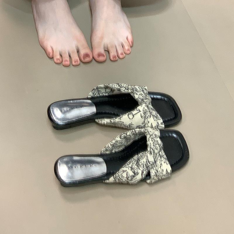 MUKEKe French fairy wind cool slippers female 2025 summer new cross matching skirt summer outer wear one-word