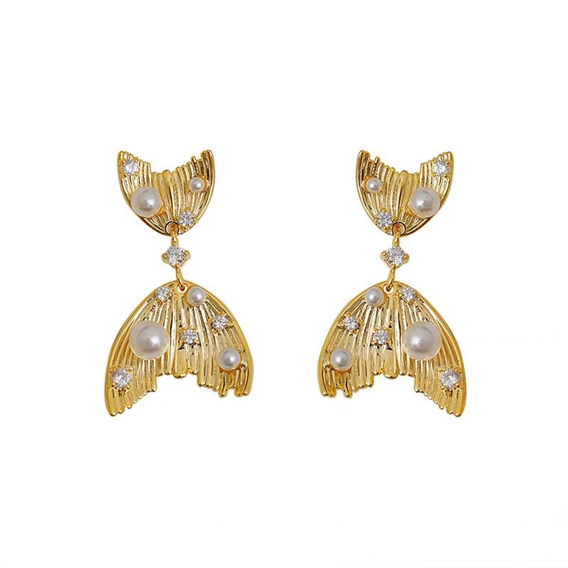 Gold fishtail pearl ear clips without ear piercings, high-end sense niche unique earrings, long mosquito coil disc earrings.