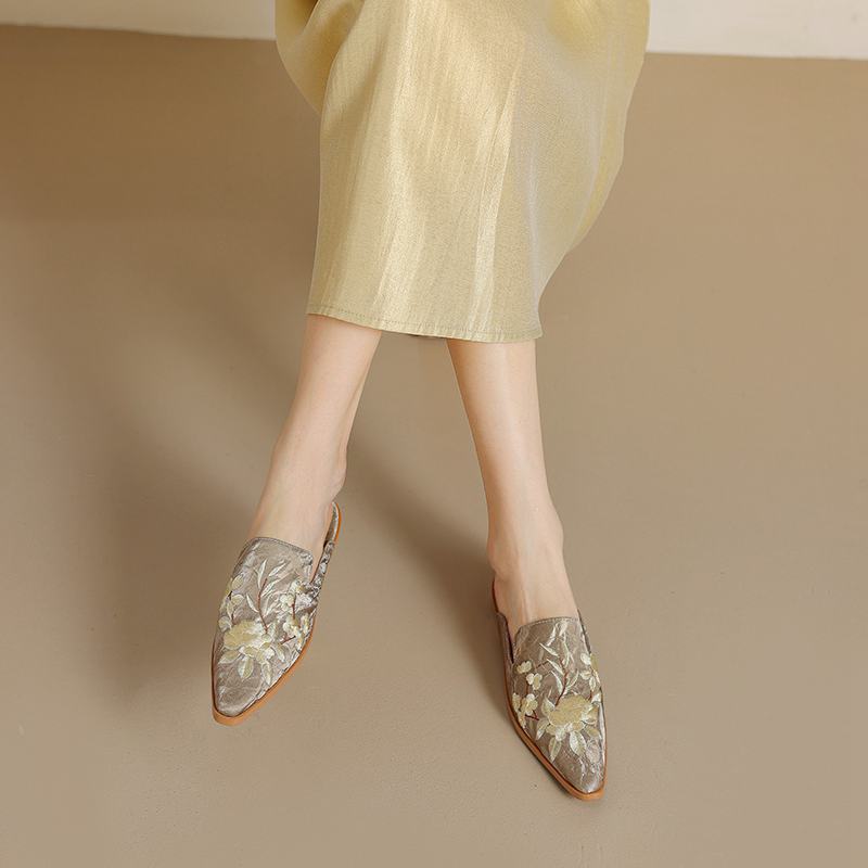 Krazing Pot Natural Skin Silk Spring Summer Size 40 Thick Low Heels Women Pointed Toe Shallow Embroidery Mules Pumps