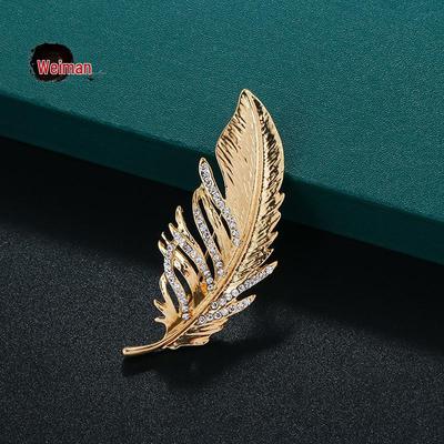 Spilla di Lusso Piuma di Diamanti per Donna - Elegante Accessorio per Giacca da Abito