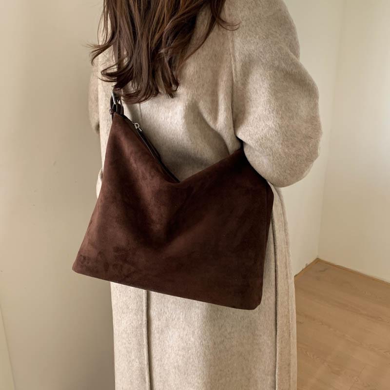 This year's popular bag women's large-capacity 2025 new autumn and winter versatile retro shoulder messenger bag bucket bag