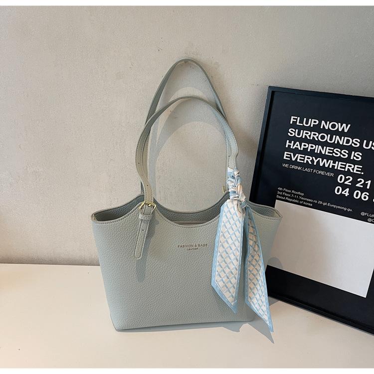 Spring new retro armpit bag high value shoulder commuter bag fashionable simple large capacity tote bag