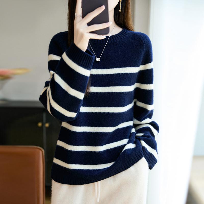 Women's Stylish Striped Loose-Fit Round Neck Wool Sweater - Soft Inner Layer for Fall & Winter