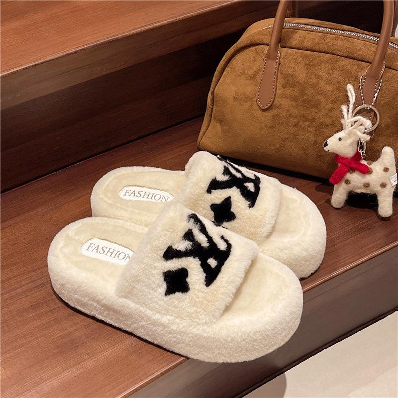 This year, soft-soled thick-soled fluffy slippers are popular for women's autumn and winter new fashionable and versatile casual outer cotton slipper