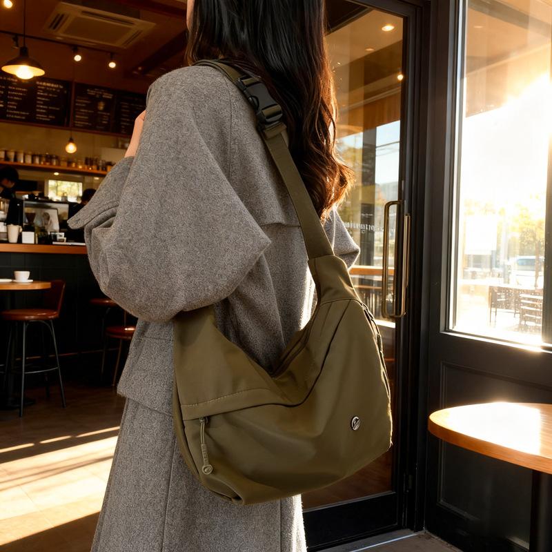 Lightweight Nylon Crossbody Bag for Women – Sleek & Water-Resistant Design with Adjustable Strap, Perfect for Daily Use
