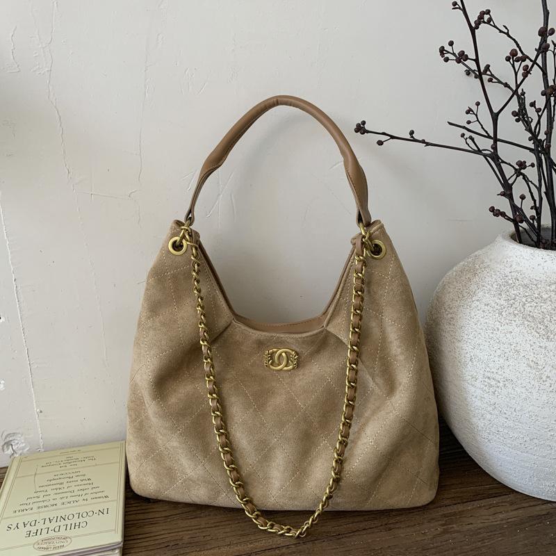 Large-capacity retro bag women's autumn and winter versatile 2025 new casual rhombus shoulder bag textured commuter tote bag